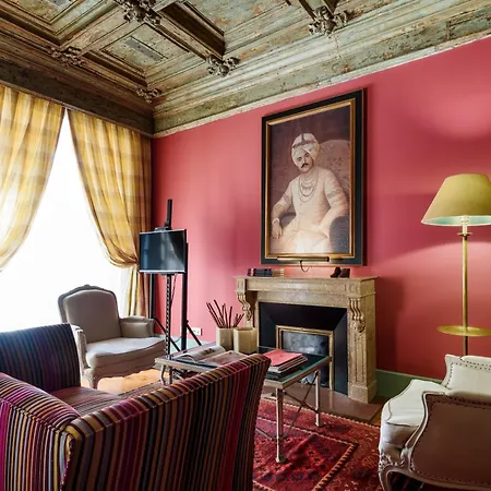 M Maison Particuliere Pensjonat 4*