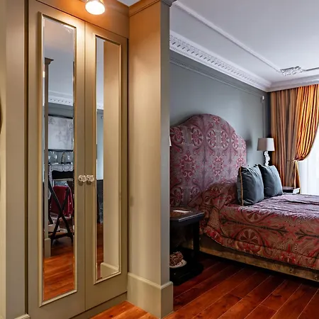 M Maison Particuliere Pensjonat 4*