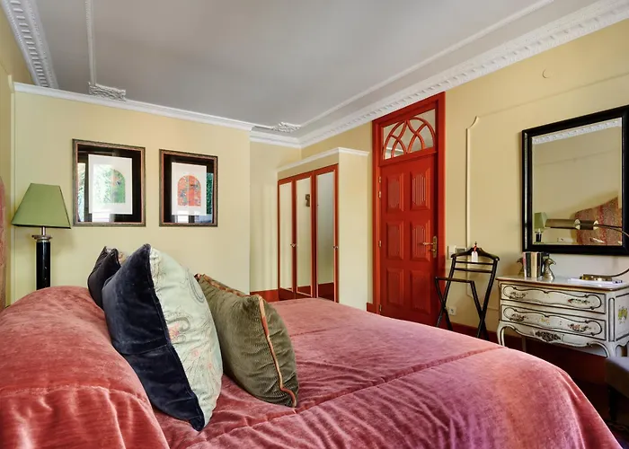 M Maison Particuliere Guest house