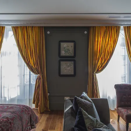 M Maison Particuliere Guest house
